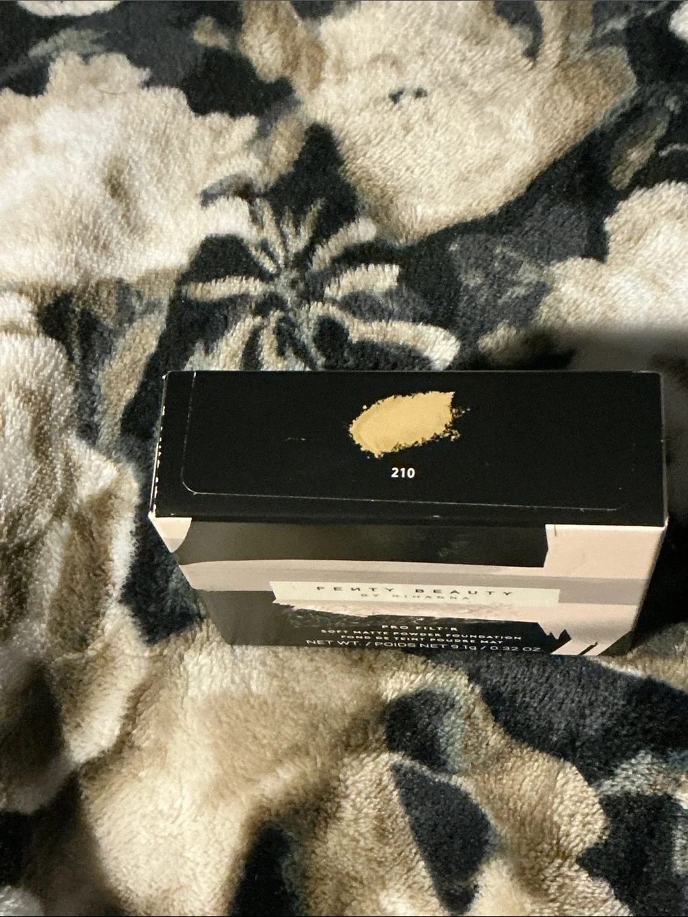 FENTY 210 Pro F lt'r Soft Matte Powder Foundation